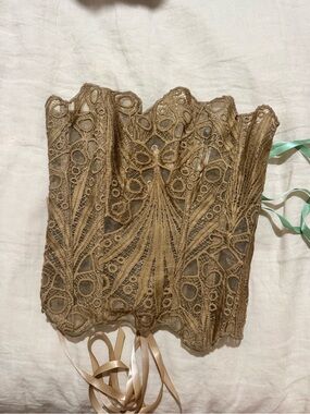Lace corset Top in Taupe